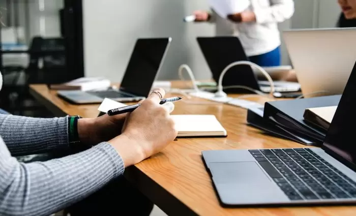 Αυξήθηκαν τα άτομα που εργάζονται στην Κυβέρνηση