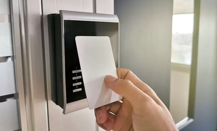 Πιο επιτακτικό το χτύπημα κάρτας στο Δημόσιο: Έκκληση ΥΠΟΙΚ για εγκατάσταση ή «αναβάθμιση» συσκευών