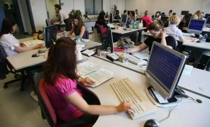 Αυξήθηκαν οι κυβερνητικοί υπάλληλοι το 2024 - Πόσοι και πού απασχολούνται