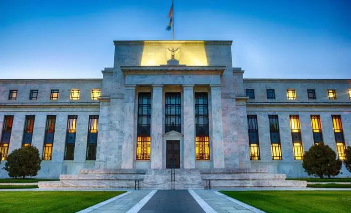 Βήματα πίσω από τις Κεντρικές Τράπεζες ανά τον κόσμο