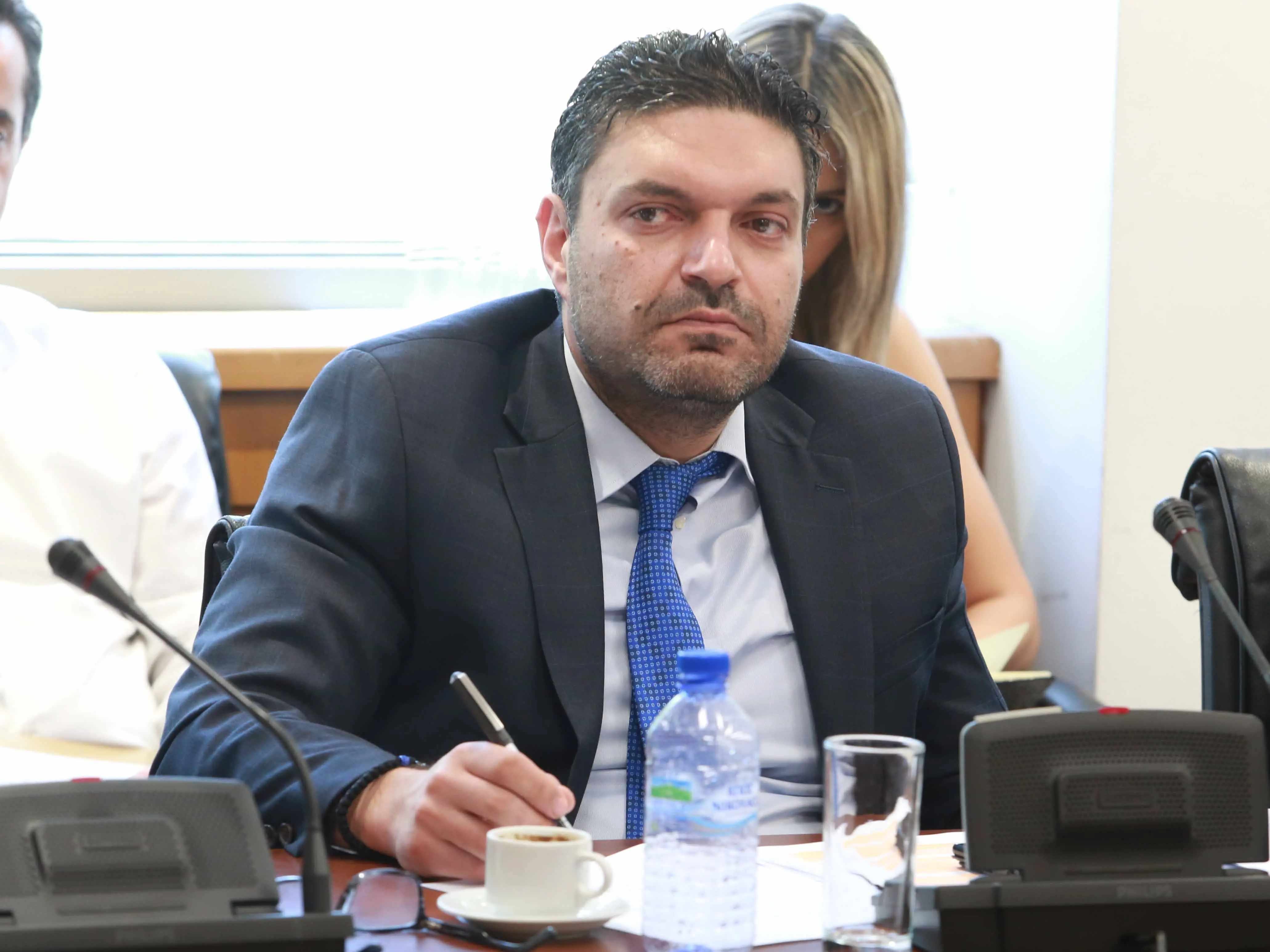 Η Κυβέρνηση αποσύρει το νομοσχέδιο και ετοιμάζει το Σχέδιο Β