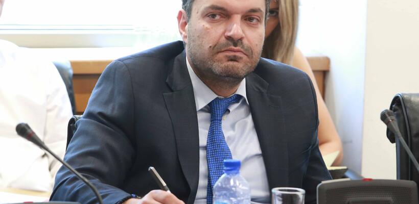 Η Κυβέρνηση αποσύρει το νομοσχέδιο και ετοιμάζει το Σχέδιο Β