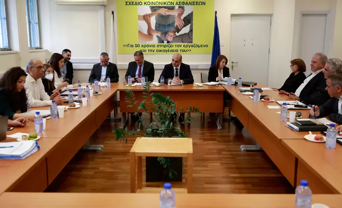 Συμφωνούν για αύξηση αλλά διαφωνούν στο ποσό για τον κατώτατο μισθό