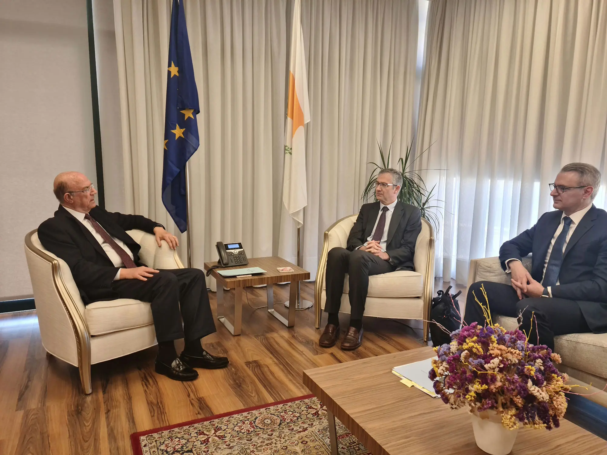 Η νομισματική πολιτική να ανταποκριθεί στον κατάλληλο χρόνο, λέει ο ΥΠΟΙΚ