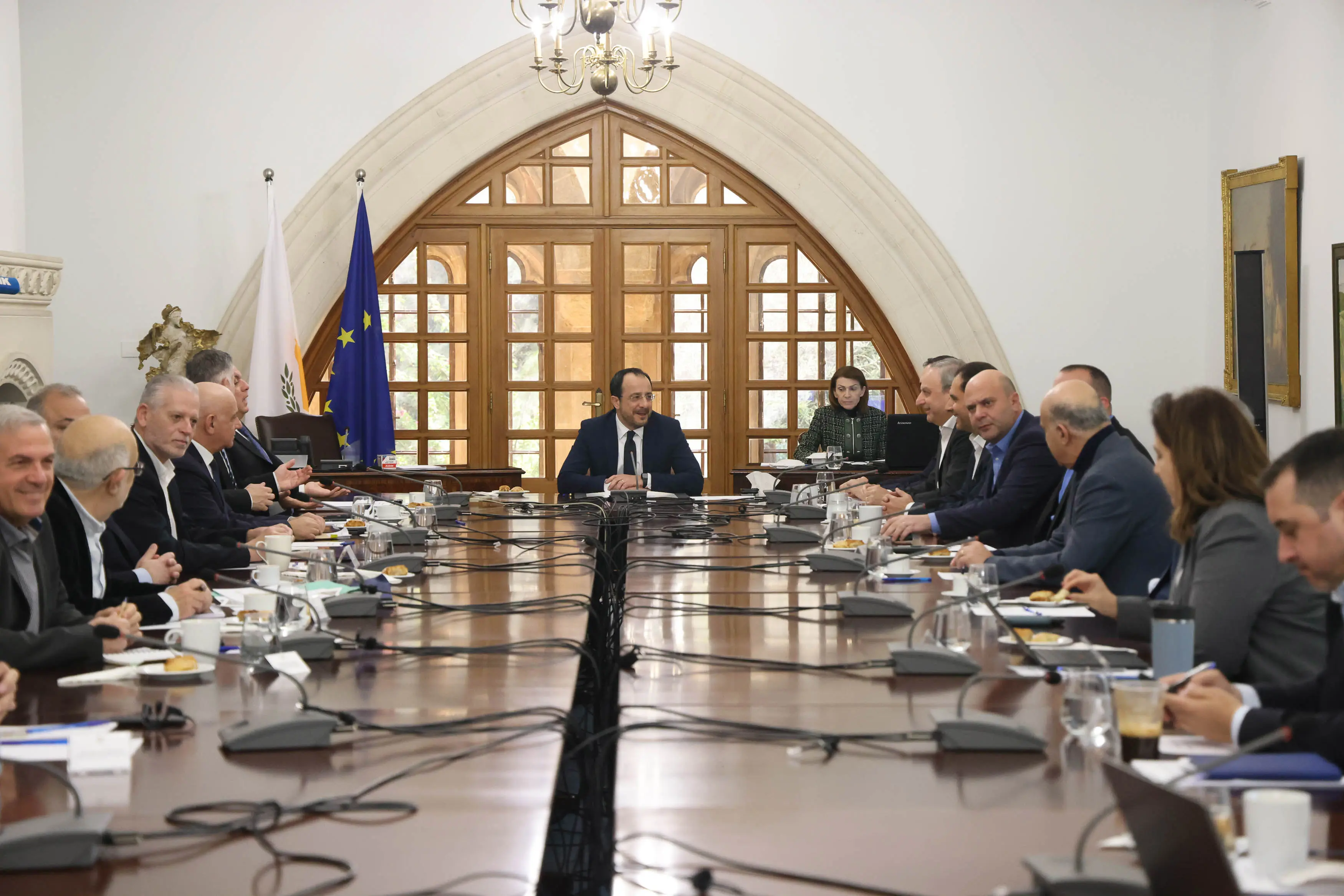 ΥΠΕΣ: Σε συστράτευση με Βουλή για επίλυση οποιονδήποτε προβλημάτων για ΤΑ