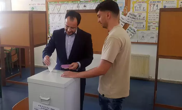 «Ξέρω τι θέλω» είπε ο ΠτΔ ασκώντας το εκλογικό του δικαίωμα