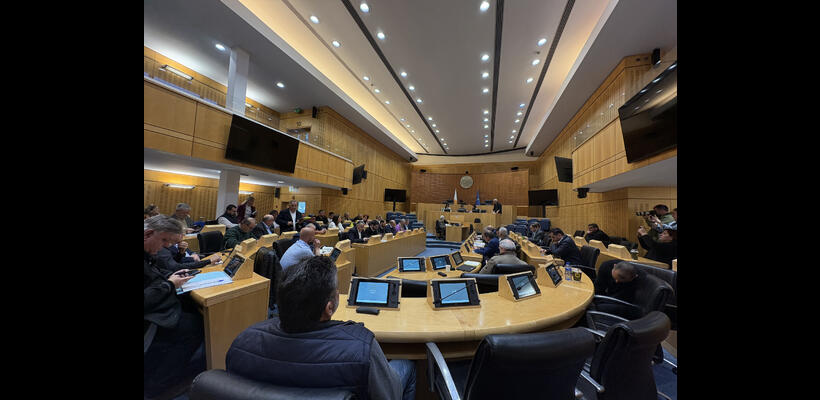 «Να αποζημιωθούν άμεσα οι κτηνοτρόφοι» - Βαριά ατμόσφαιρα στη Βουλή