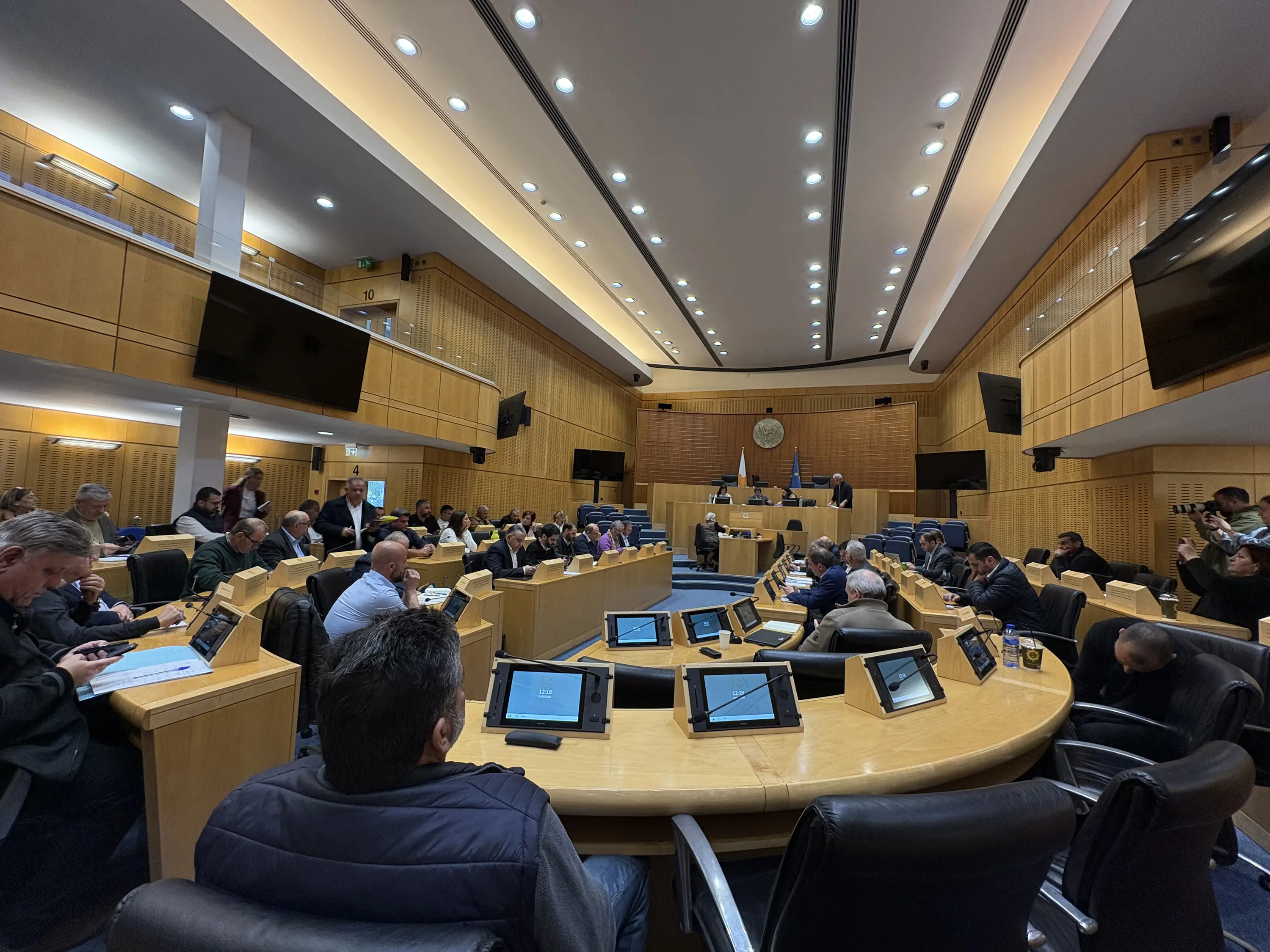 «Να αποζημιωθούν άμεσα οι κτηνοτρόφοι» - Βαριά ατμόσφαιρα στη Βουλή