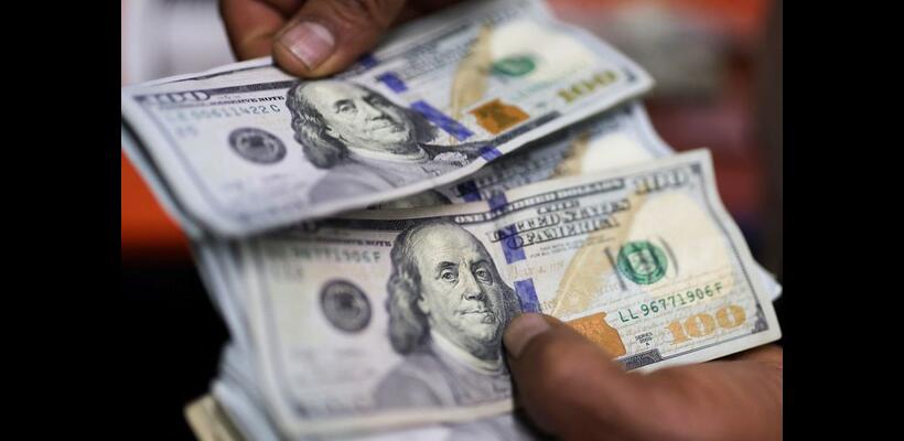 Διευρύνει τις απώλειες το δολάριο – Οι δασμοί βλάπτουν και τις ΗΠΑ (πίνακας)