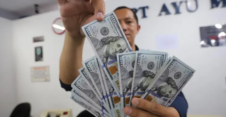 Δολάριο: Νευρικές διακυμάνσεις, εν αναμονή νέων δασμών Τραμπ