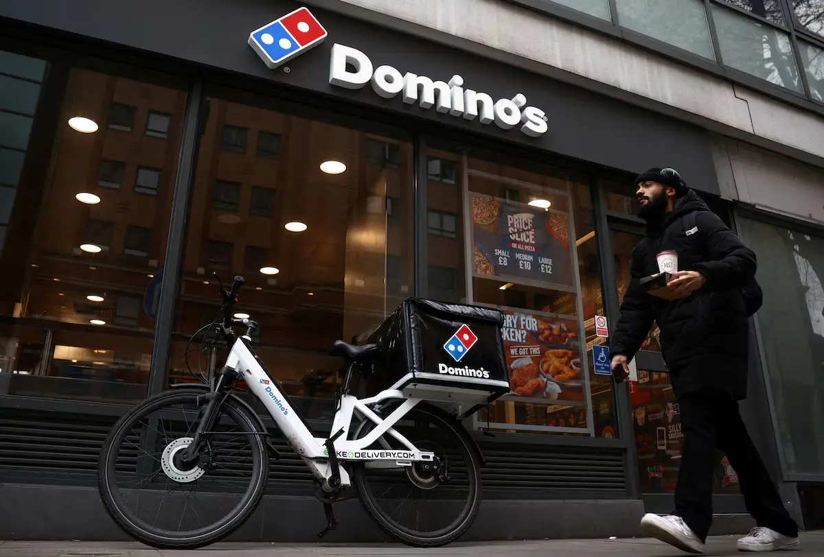 Ξαφνική παραίτηση του CEO της Domino’s Pizza στη Βρετανία – Σε χαμηλό 12ετίας η μετοχή