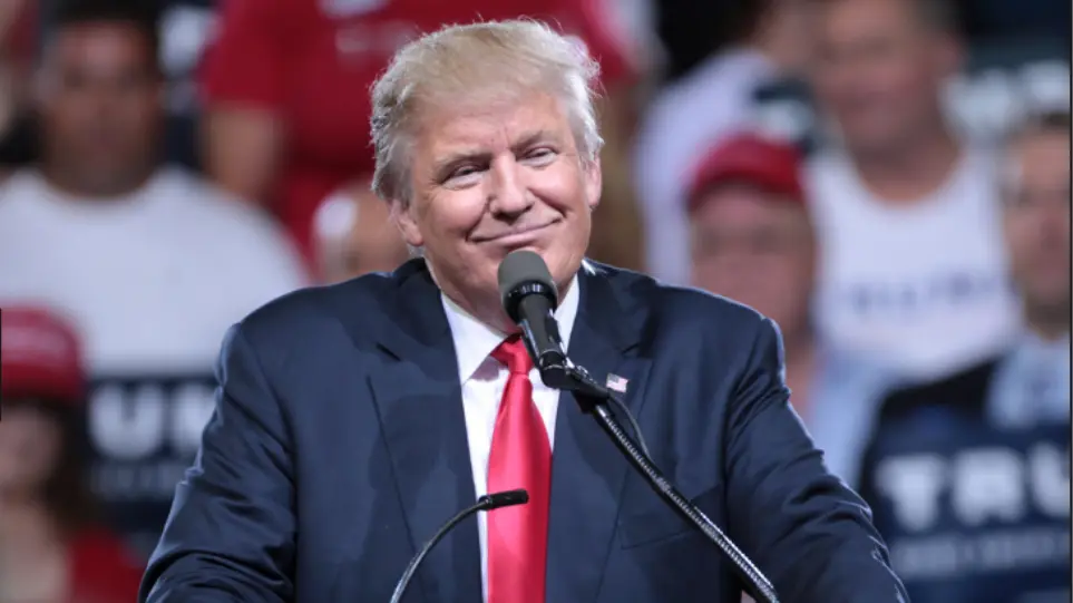 Ο Τραμπ σκέφτεται να δώσει χάρη στον εαυτό του...