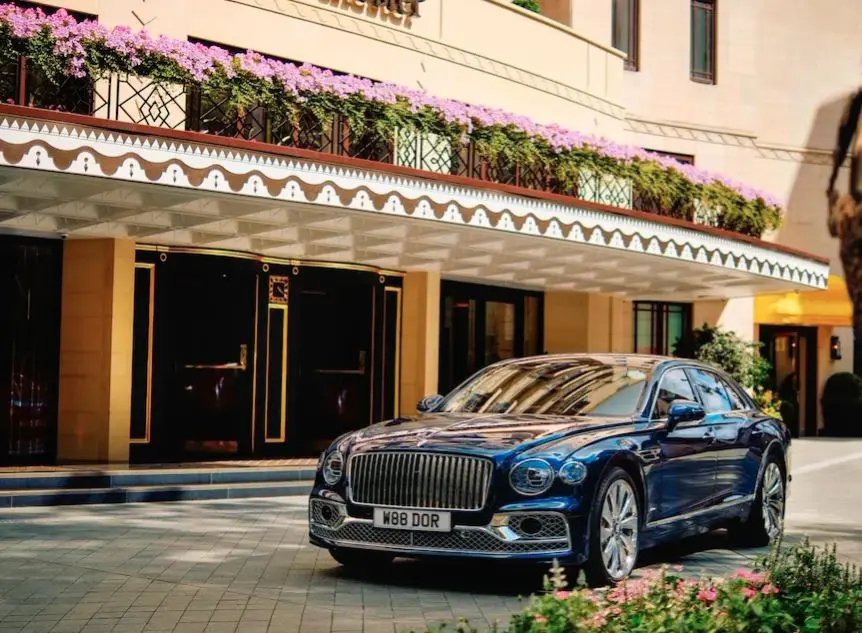 Η πολυτέλεια στο Λονδίνο γίνεται προσιτή: Πέφτουν οι τιμές στα πεντάστερα ξενοδοχεία