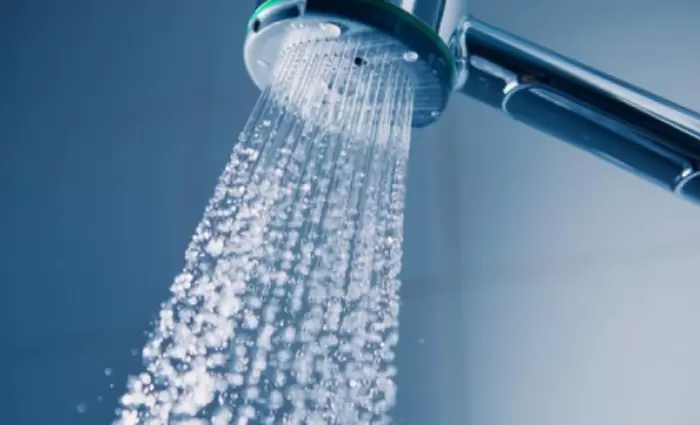 Καλούν σε μείωση της διάρκειας του ντους για εξοικονόμηση ενέργειας