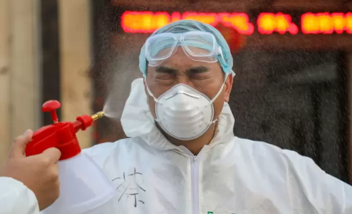 Financial Times: Ο κορωνοϊός αγρίεψε τους πολέμιους της Κίνας