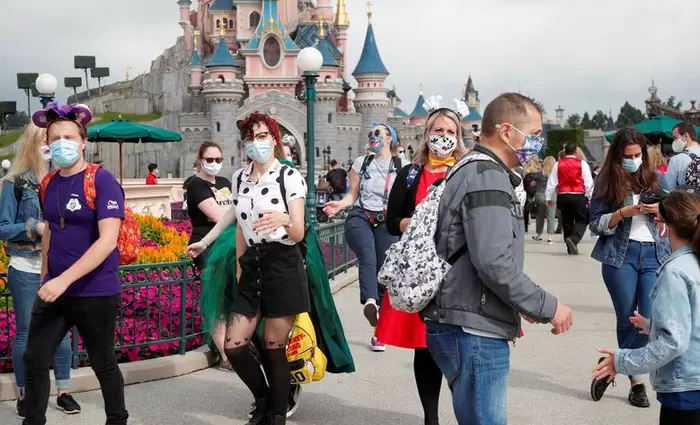 Παρίσι: Μετατρέπεται σε κέντρο εμβολιασμού η Disneyland