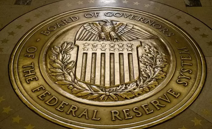 Ανοιχτή σε νέα μείωση των επιτοκίων η Fed