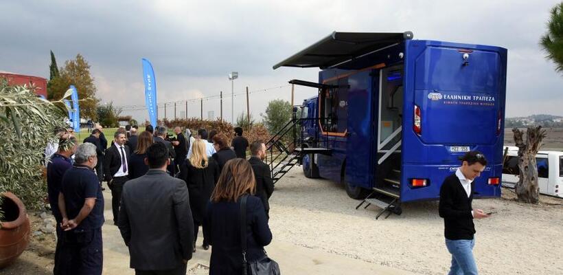 Σήμερα το πρώτο δρομολόγιο της κινητής τράπεζας (vid)