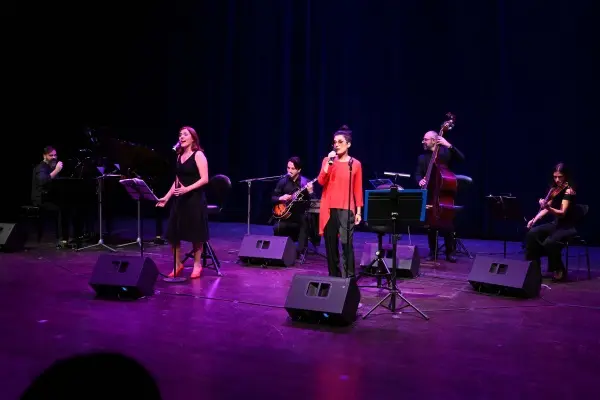 Το Ανοικτό Πανεπιστήμιο Κύπρου γιόρτασε στην Αθήνα τα 20χρονά του με τη μουσική παράσταση «Αθήνα-Λευκωσία: Το άσμα το ελαφρόν που μας συνδέει»