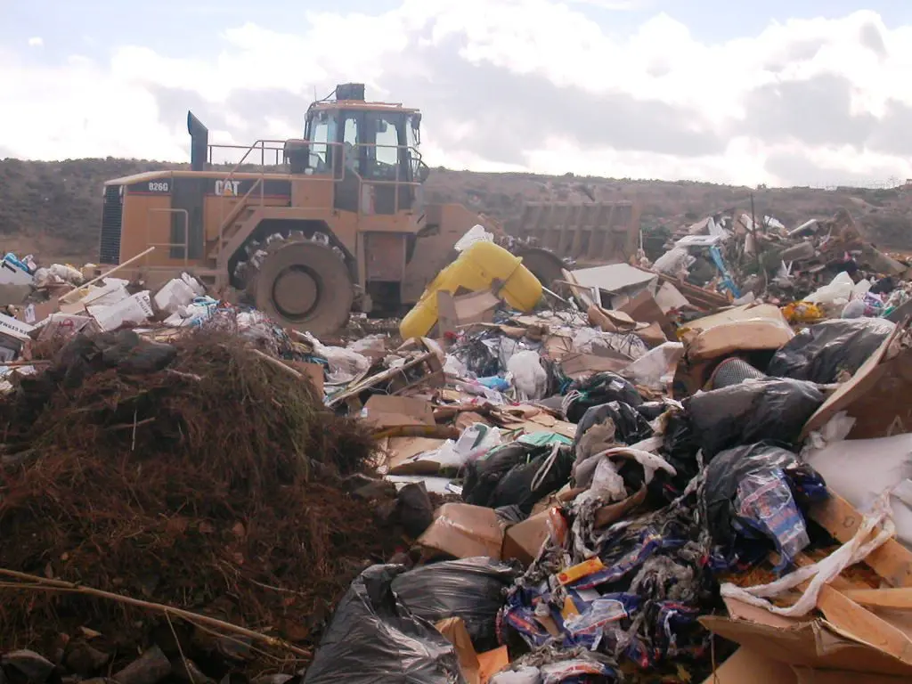 Πάνω από 800% η εκτόξευση κόστους σκυβάλων μετά το κλείσιμο του Κοτσιάτη