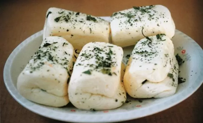 Το διαφορετικό σχήμα του χαλλουμιού βοηθά στη διάκρισή του