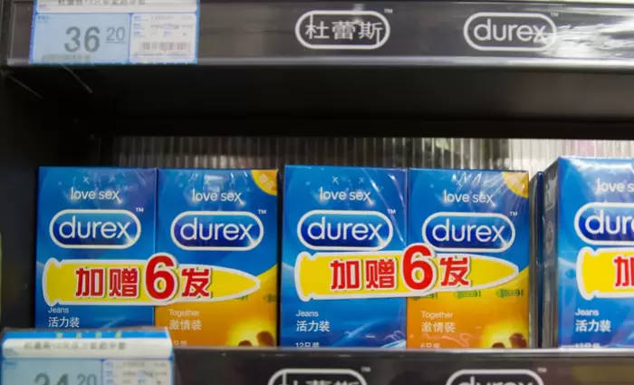 Φόρος σε προφυλακτικά και αντισυλληπτικά στην Κίνα για αύξηση των γεννήσεων