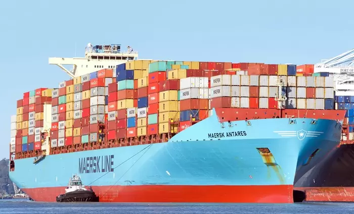 Απροσδόκητη συρρίκνωση του εμπορικού ελλείμματος των ΗΠΑ σε χαμηλό 5ετίας