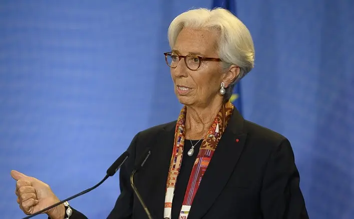 Η Λαγκάρντ βλέπει τον Ιούλιο την ιστορική αύξηση των επιτοκίων