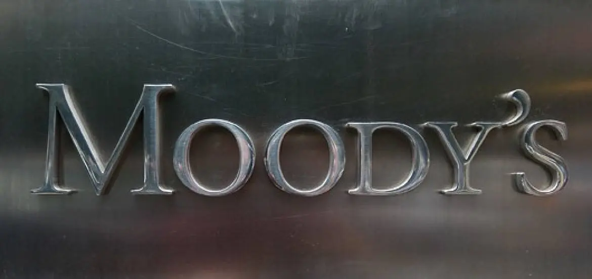 Moody’s: Αργεί η μείωση των ΜΕΔ...