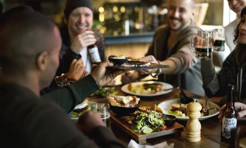 Η χάρτα των μαζικών συναθροίσεων - Πότε αλλάζει ο περιορισμός
