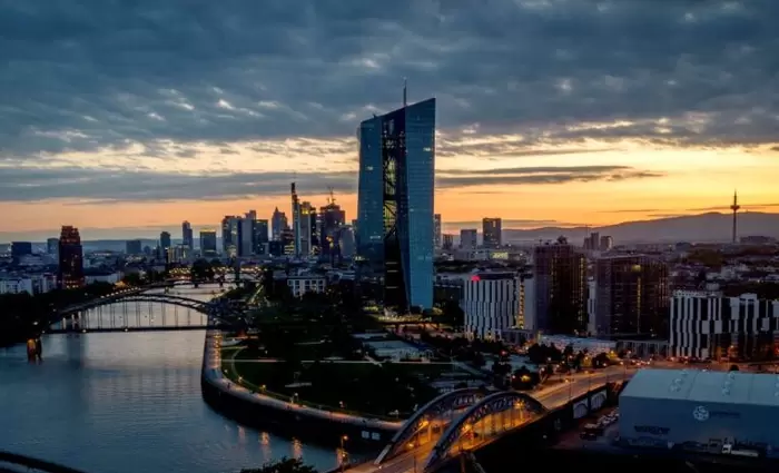 ΕΚΤ: Όλα δείχνουν πρώτη μείωση επιτοκίων τον Ιούνιο
