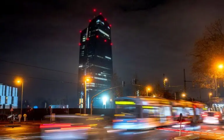 Ευρωζώνη: Απρόσμενη αύξηση των μισθών – Οι εκτιμήσεις της ΕΚΤ