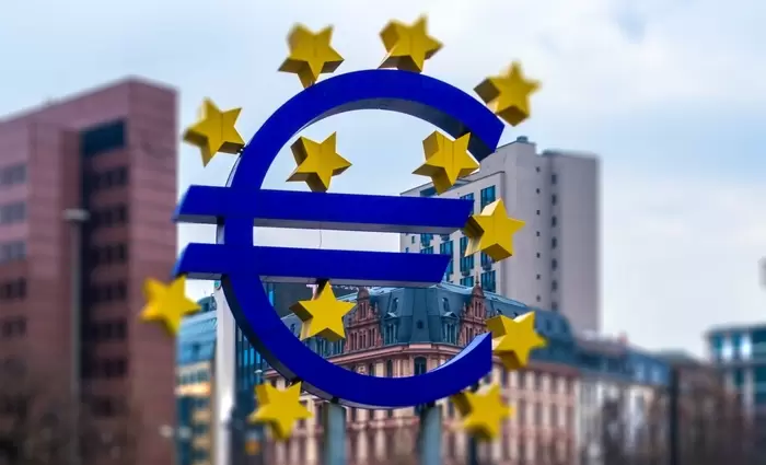 ΕΚΤ: Οι καταναλωτές «βλέπουν» χαμηλότερο πληθωρισμό και σταθερά επιτόκια