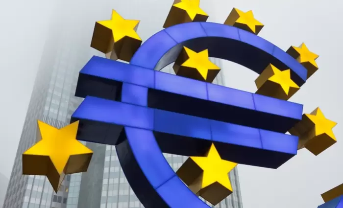 ΕΚΤ: Μια ακόμη μείωση επιτοκίων φέτος - Τι έδειξε δημοσκόπηση του Bloomberg