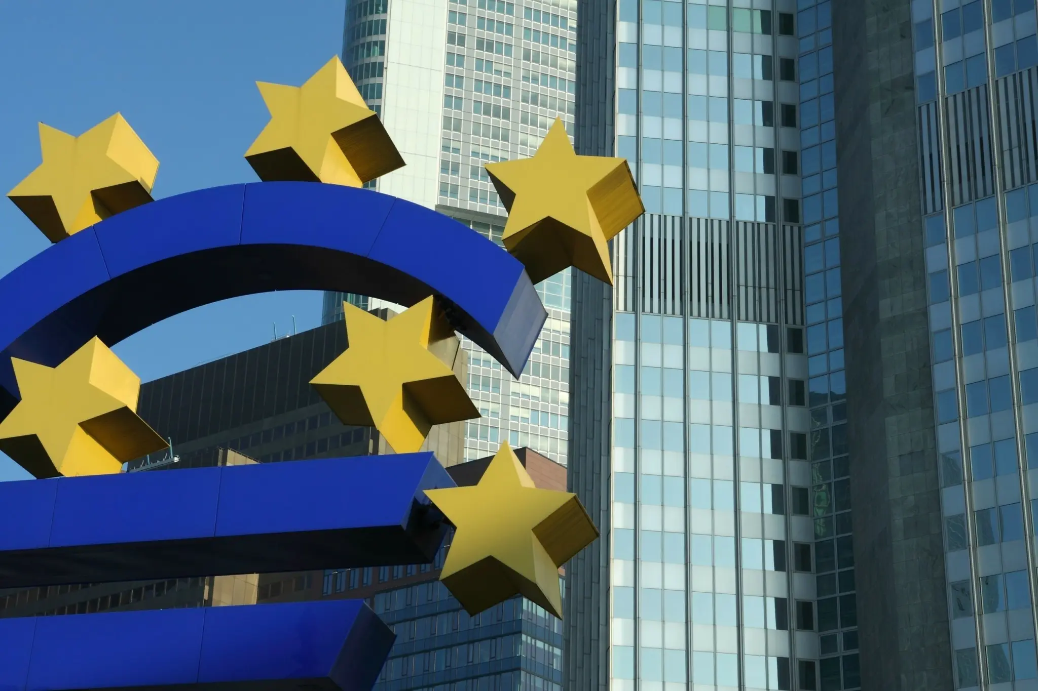 Oxford Economics: Επιμένει για νέα μείωση των επιτοκίων της ΕΚΤ τον Σεπτέμβριο