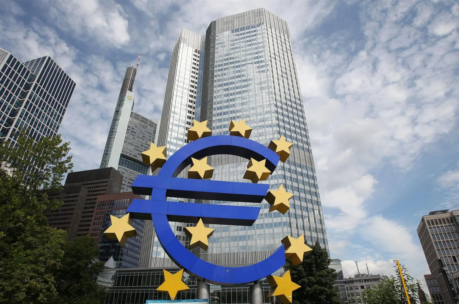 PIMCO για ΕΚΤ: «Βλέπει» νέα μείωση επιτοκίων - Θα παραμείνει περιοριστική η νομισματική πολιτική