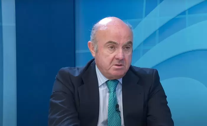 Λουίς ντε Γκίντος: Δεν είναι ώρα ακόμη να εξετάσουμε μειώσεις επιτοκίων