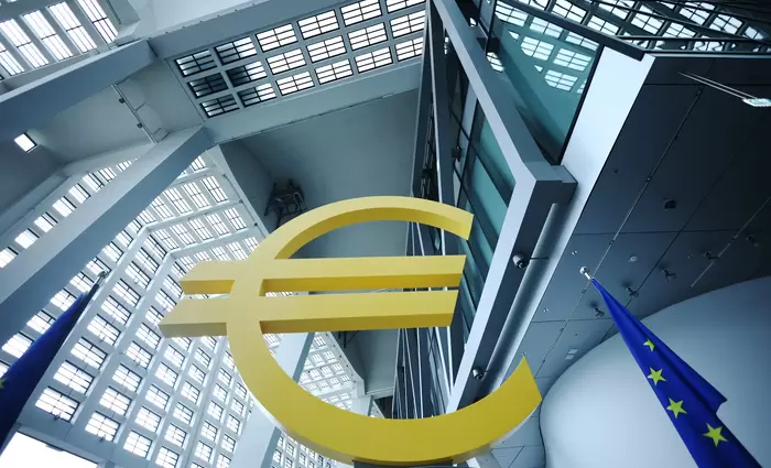 Βloomberg: 59 οικονομολόγοι προβλέπουν τι θα αποφασίσει σήμερα η ΕΚΤ για τα επιτόκια