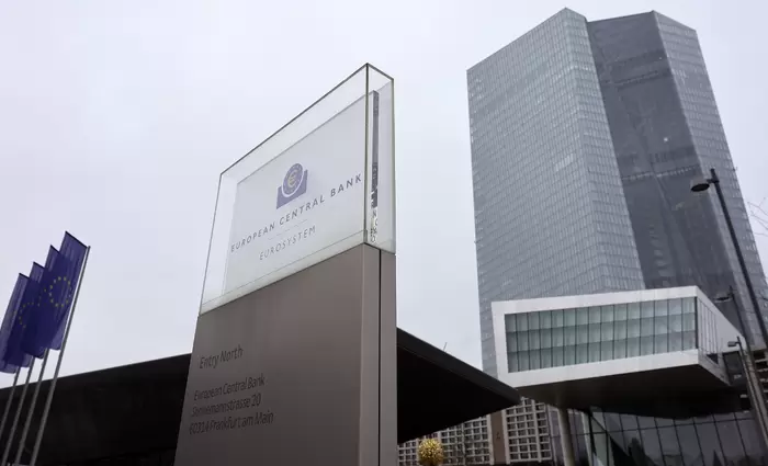 Βιλερουά: Το επιτόκιο καταθέσεων της ΕΚΤ θα μπορούσε να φτάσει το 2% το καλοκαίρι