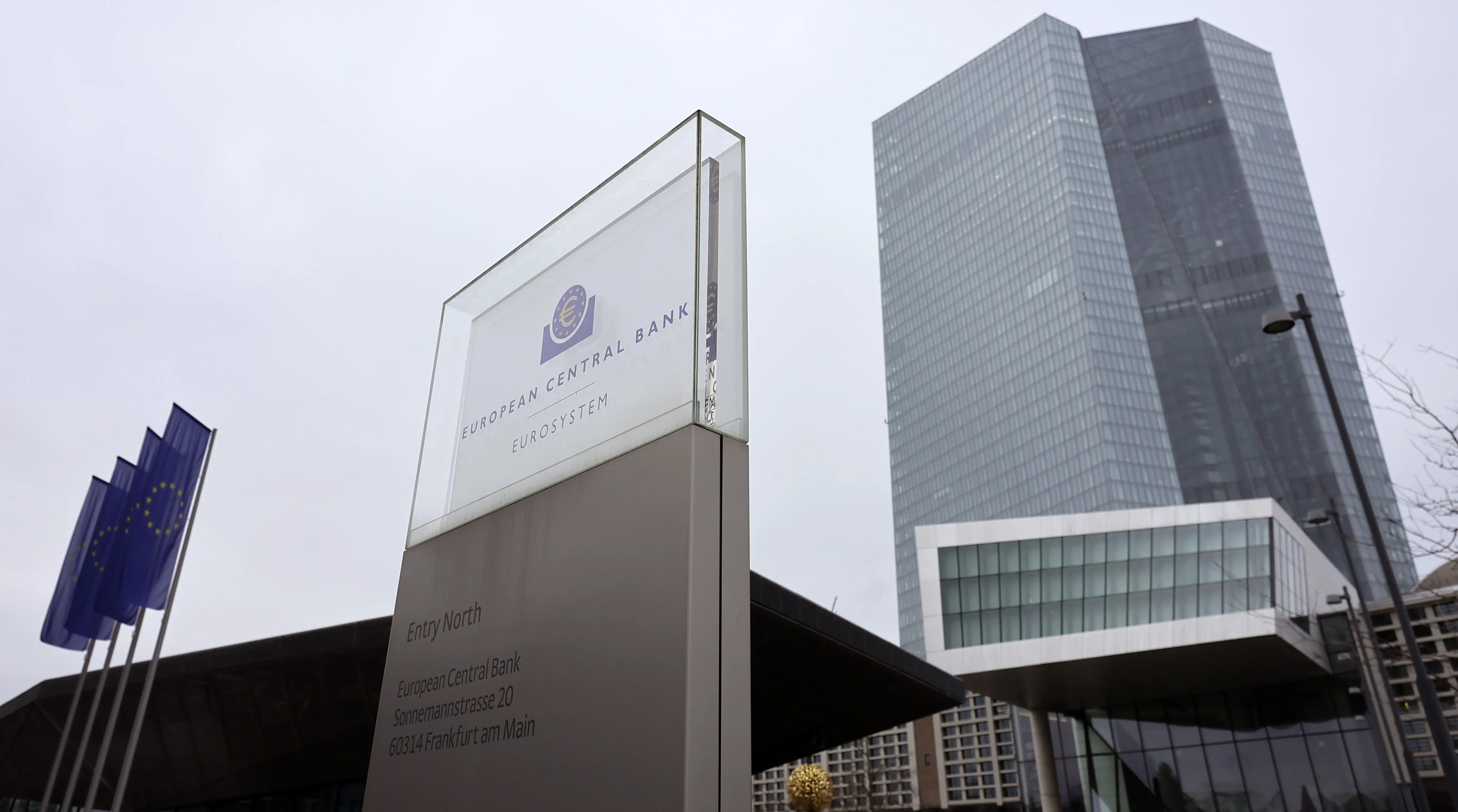 Βιλερουά: Το επιτόκιο καταθέσεων της ΕΚΤ θα μπορούσε να φτάσει το 2% το καλοκαίρι