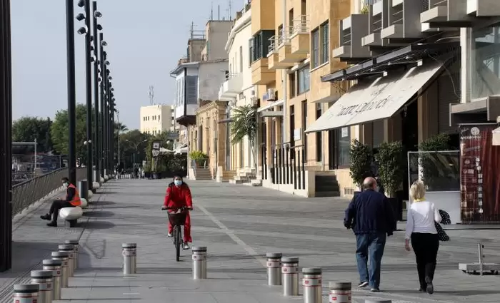 Τι ισχύει με τις νέες αποκλιμακώσεις των μέτρων από σήμερα