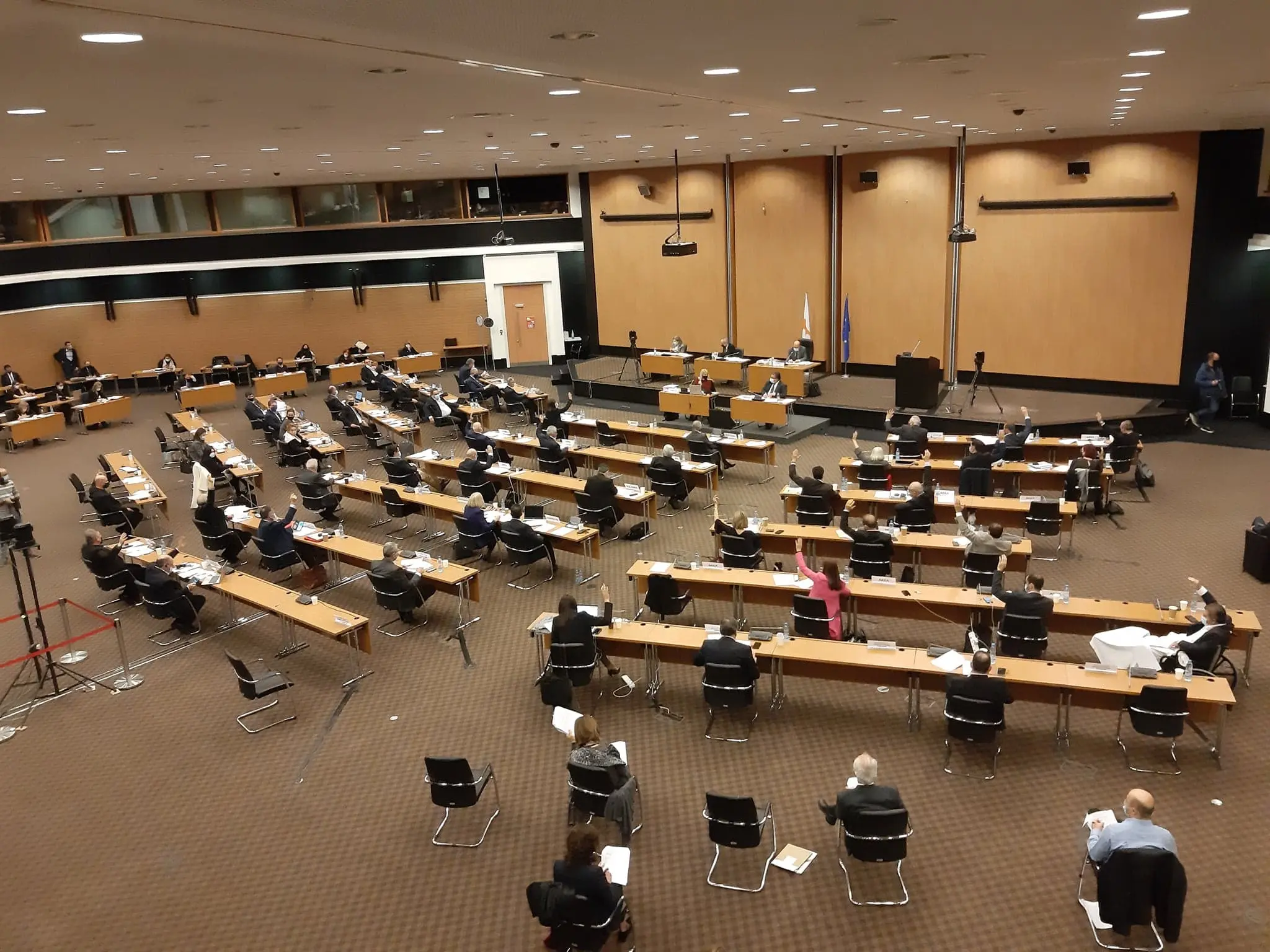 Μετρούν αντίστροφα οι 45 μέρες για τον προϋπολογισμό