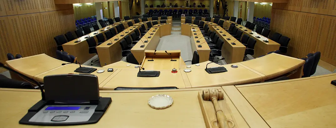 Προϋπολογισμός Βουλής: Πόσα εκατομμύρια είναι και πού καταλήγουν