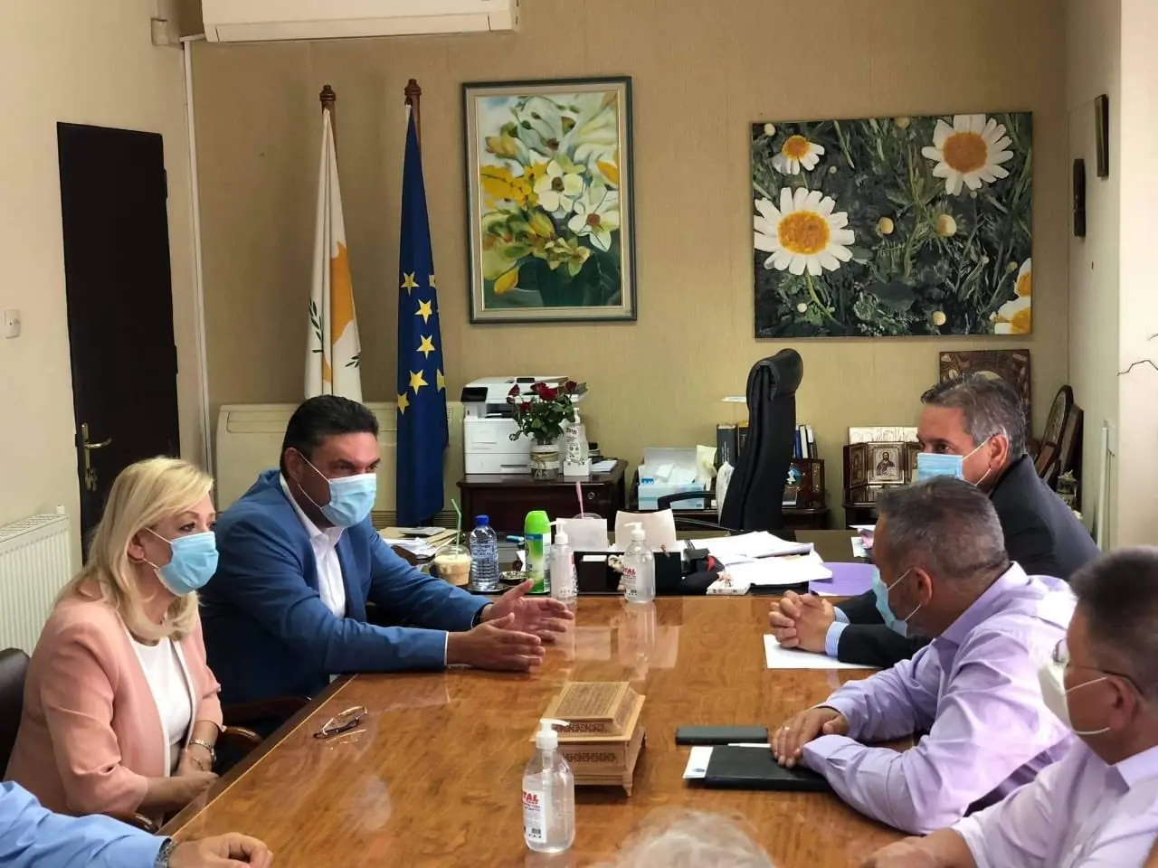 Οι συντεχνίες τάσσονται εναντίον απολύσεων και περικοπών