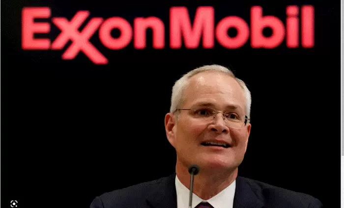 Exxon Mobil: Ζαλίζει το μπόνους του CEO Ντάρεν Γούντς