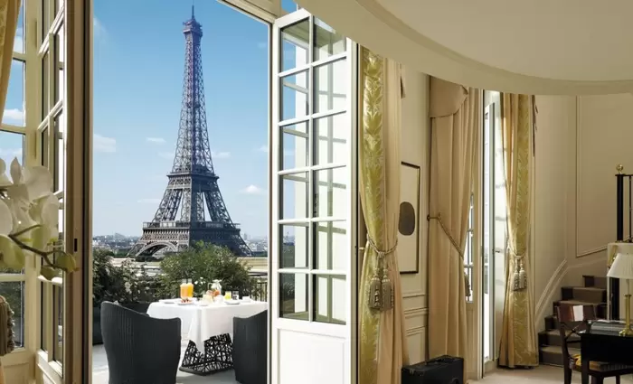 Παρίσι: Λουκέτο σε 24 εστιατόρια που λειτουργούσαν παράνομα