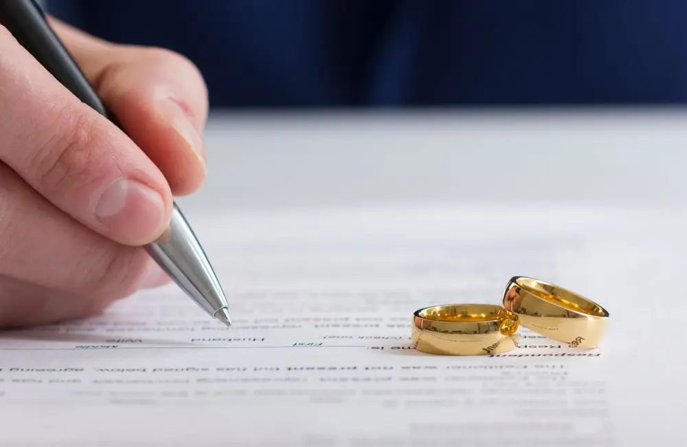 Στα σκαριά αύξηση των ποινών για όσους κάνουν εικονικούς γάμους