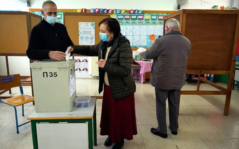 Ελαφρώς αυξημένη η προσέλευση στις κάλπες μέχρι τις 10.00