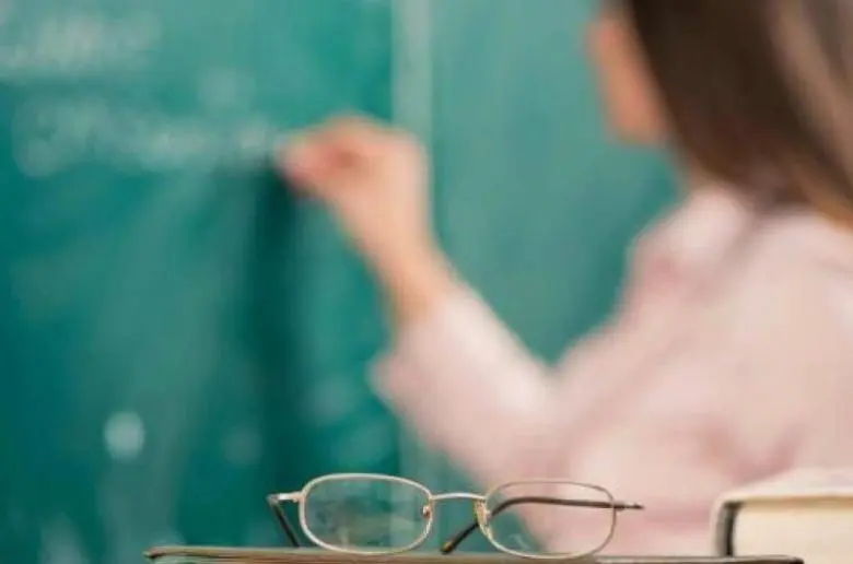 Τεντώνουν τα βέλη τους οι εκπαιδευτικοί και σημαδεύουν τους «πίνακες» του.. 2027 