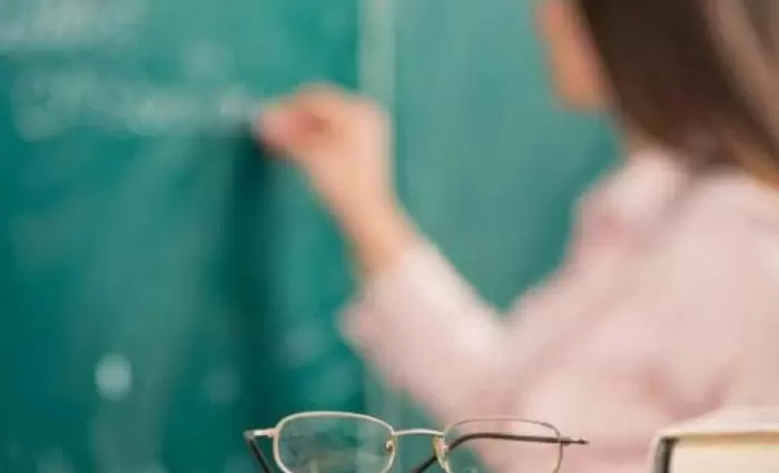 Τεντώνουν τα βέλη τους οι εκπαιδευτικοί και σημαδεύουν τους «πίνακες» του.. 2027 